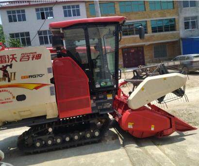 雷沃谷神RG70神領(lǐng)航谷物聯(lián)合收獲機(jī)