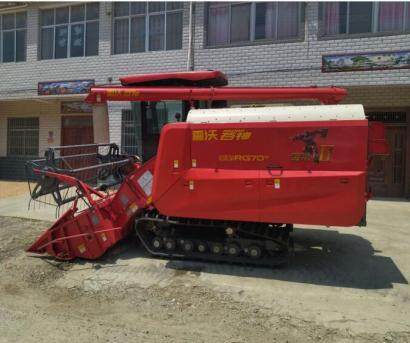 雷沃谷神RG70神領(lǐng)航谷物聯(lián)合收獲機(jī)