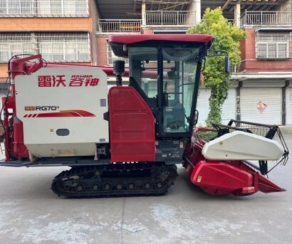 雷沃谷神RG70谷物聯(lián)合收獲機(jī)