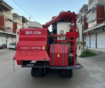 雷沃谷神RG70谷物聯(lián)合收獲機(jī)