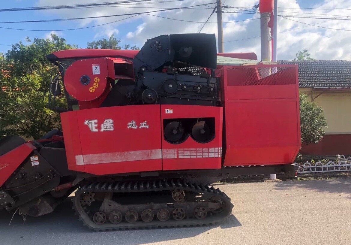 征途山地王履带式玉米收割机