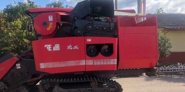 征途山地王履带式玉米收割机