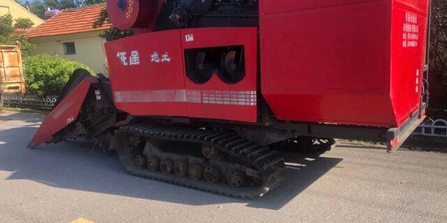 征途山地王履带式玉米收割机