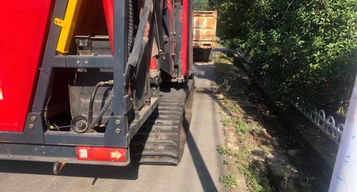 征途山地王履带式玉米收割机