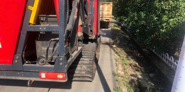 征途山地王履带式玉米收割机