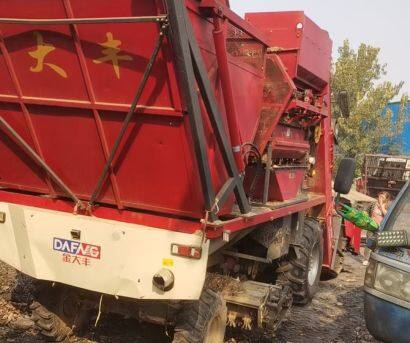 金大豐4YZPSJ-5A自走式穗莖兼收玉米收獲機