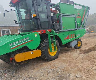 鑫宇田4YZB-4自走式穗莖兼收玉米收獲機