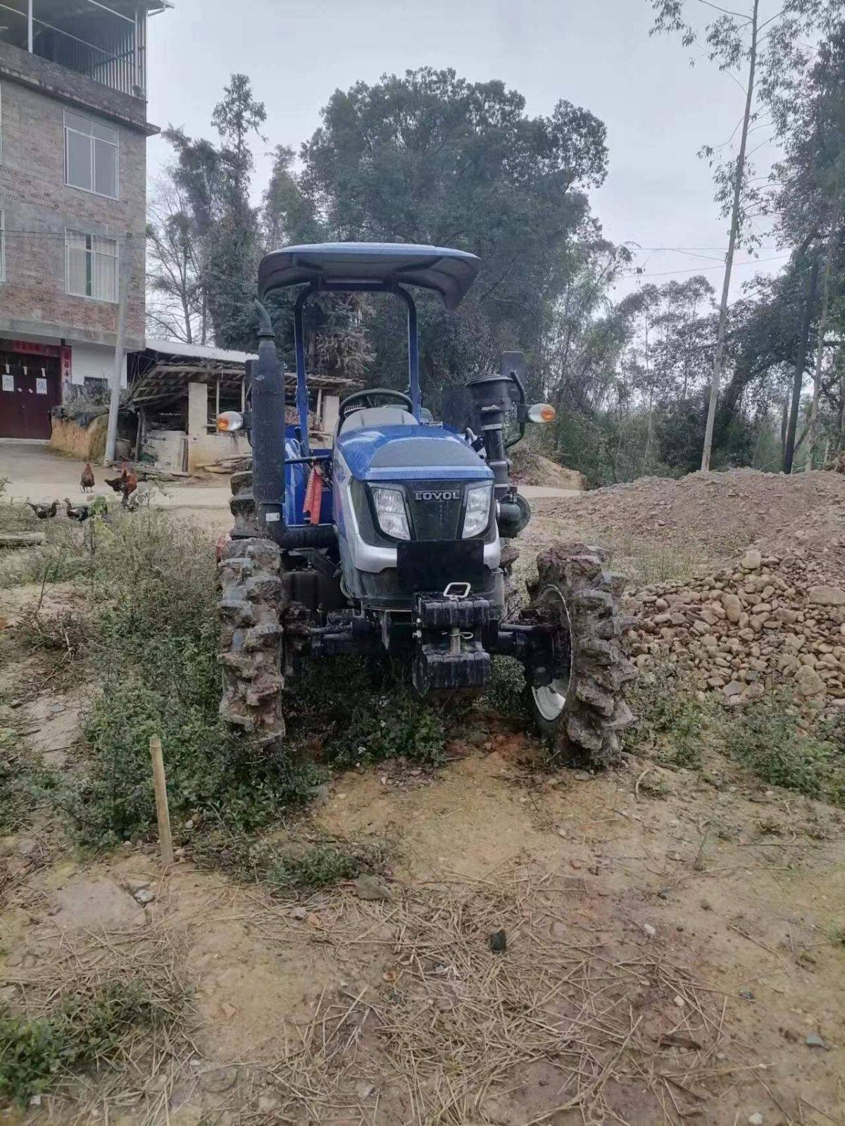 雷沃欧豹M704拖拉机