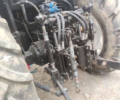 雷沃歐豹M1404-X輪式拖拉機(jī)