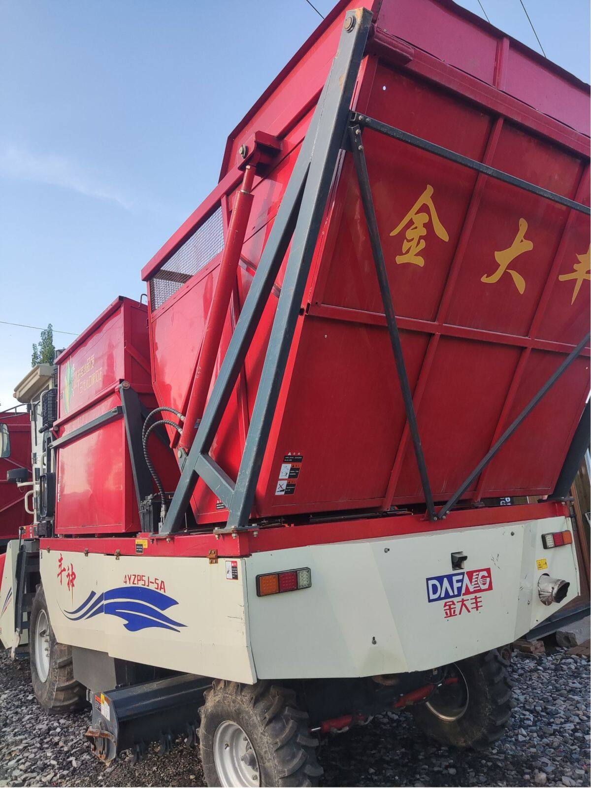 金大丰4YZPSJ-5A自走式玉米茎穗兼收收获机