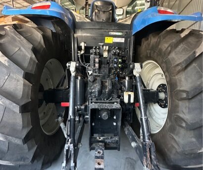 凱斯紐荷蘭2104拖拉機(jī)