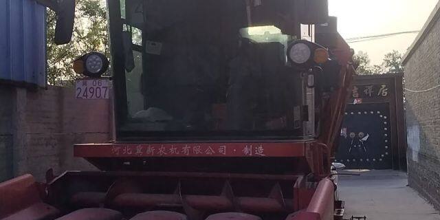 冀新4YZB-4H自走式玉米收割机