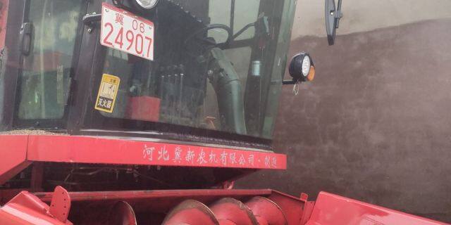 冀新4YZB-4H自走式玉米收割机