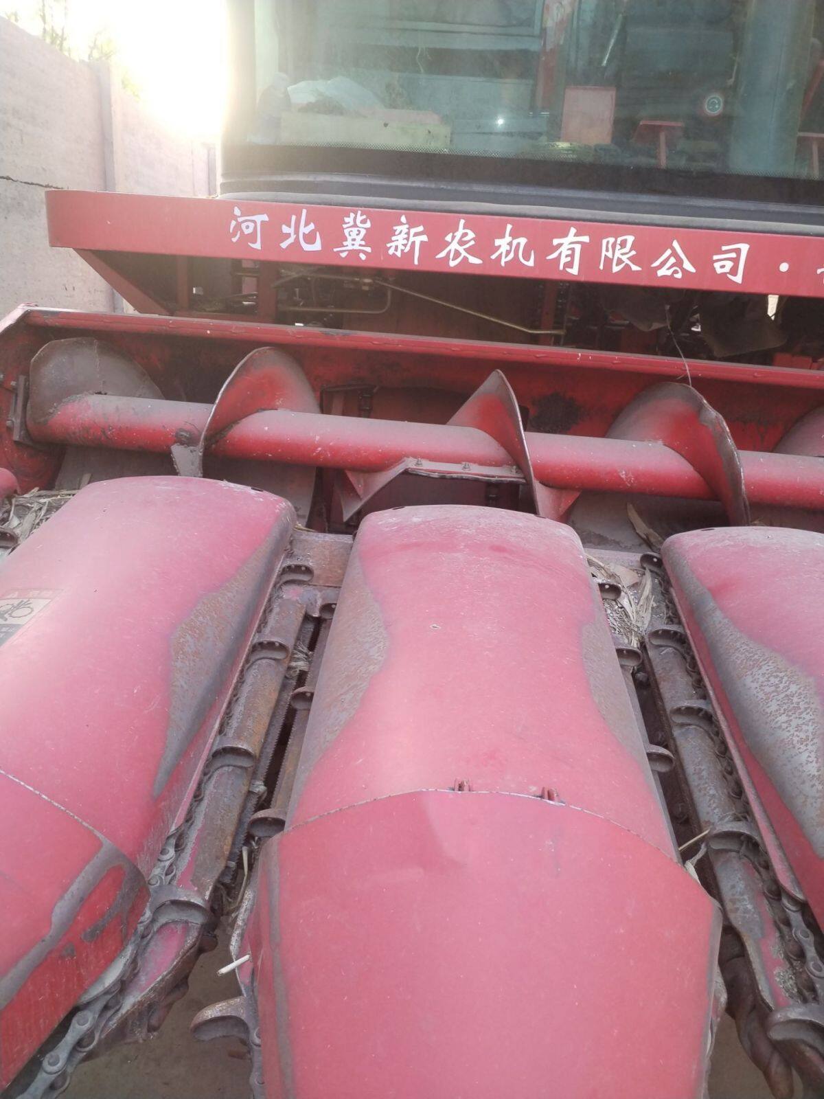 冀新4YZB-4H自走式玉米收割机