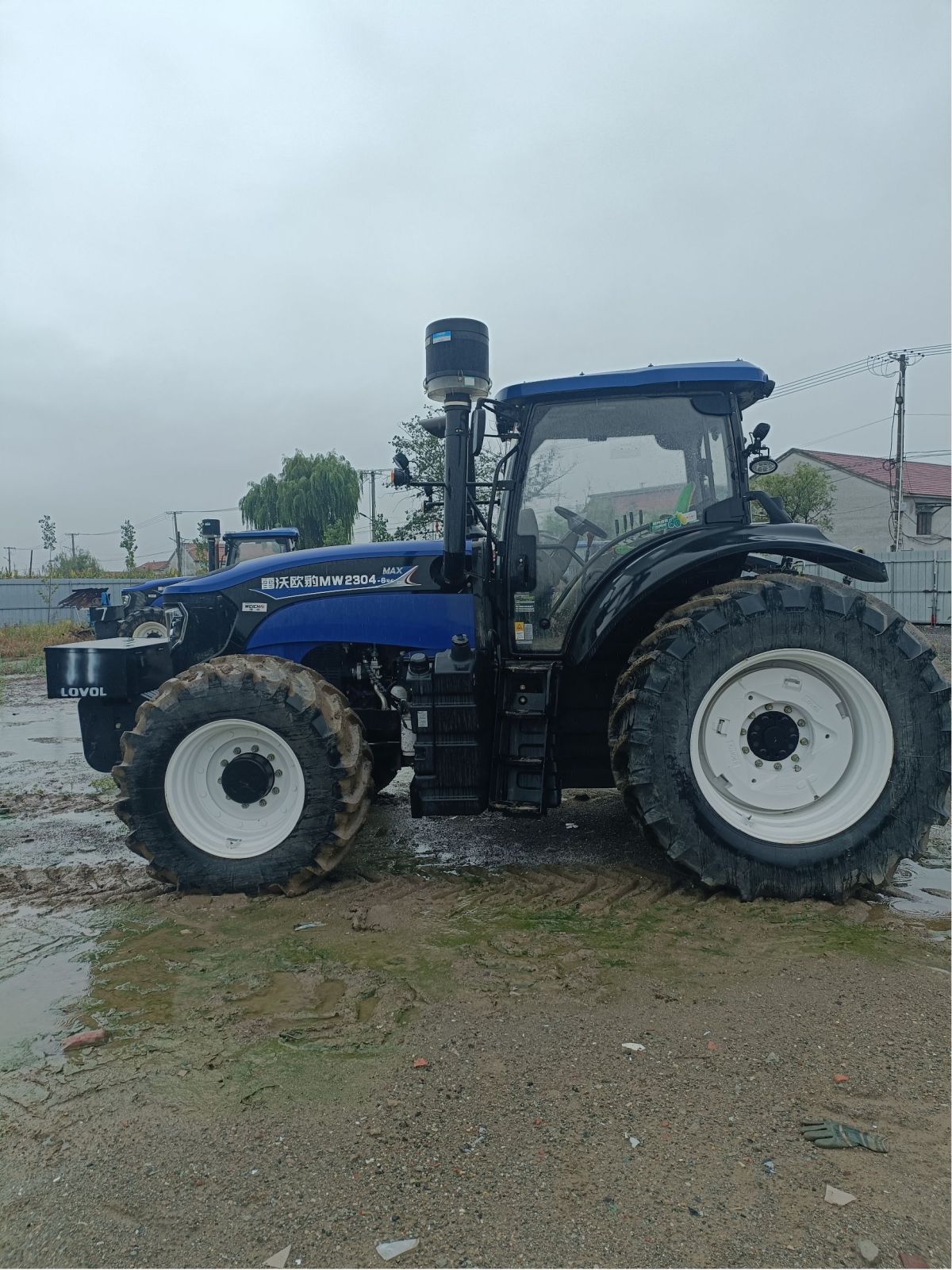 雷沃欧豹MW2304-6拖拉机