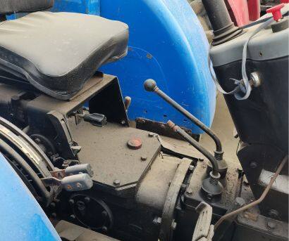 上海紐荷蘭SNH704拖拉機