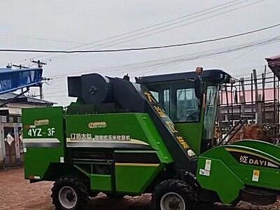 辽拓大益4YZ-3F玉米自走式收割机