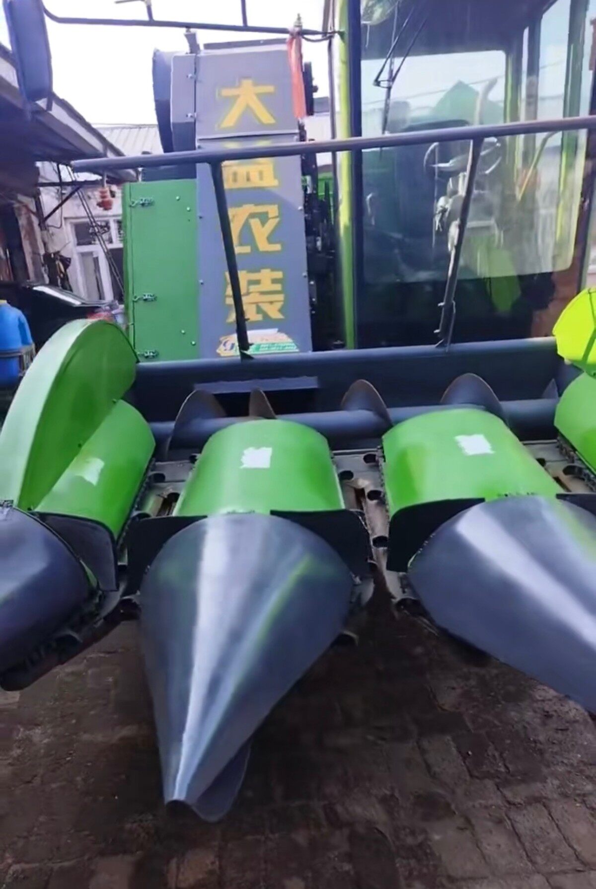 辽拓大益4YZ-3F玉米自走式收割机