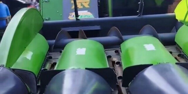 辽拓大益4YZ-3F玉米自走式收割机