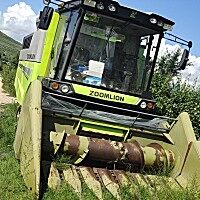 中聯(lián)谷王4LZ-8BZ1自走式谷物聯(lián)合收割機(jī)