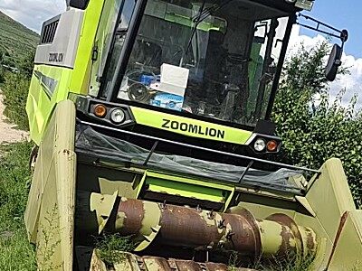 中联谷王4LZ-8BZ1自走式谷物联合收割机