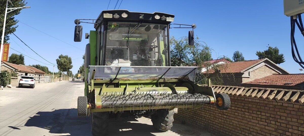中联谷王4LZ-8BZ1自走式谷物联合收割机