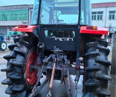 久保田704KQ拖拉機