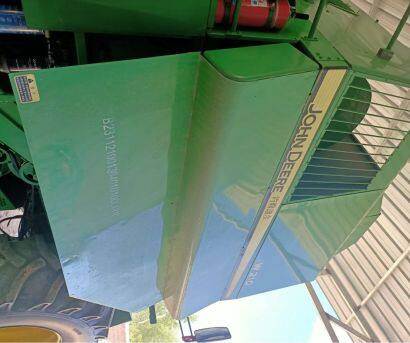 約翰迪爾W210全喂入聯(lián)合收割機(jī)