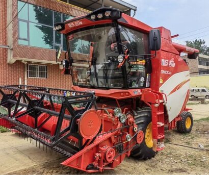 雷沃4LZ-10M7自走式谷物聯(lián)合收割機(jī)