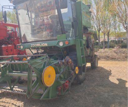 中聯谷王TB70自走式谷物聯合收割機