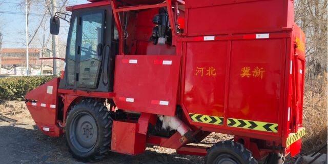 冀新4YZQ-2C自走式玉米收获机
