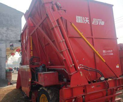 雷沃谷神4YZPJ-4C自走式玉米茎穗兼收收割机