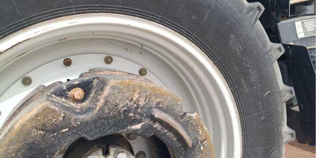 纽荷兰T2104轮式拖拉机