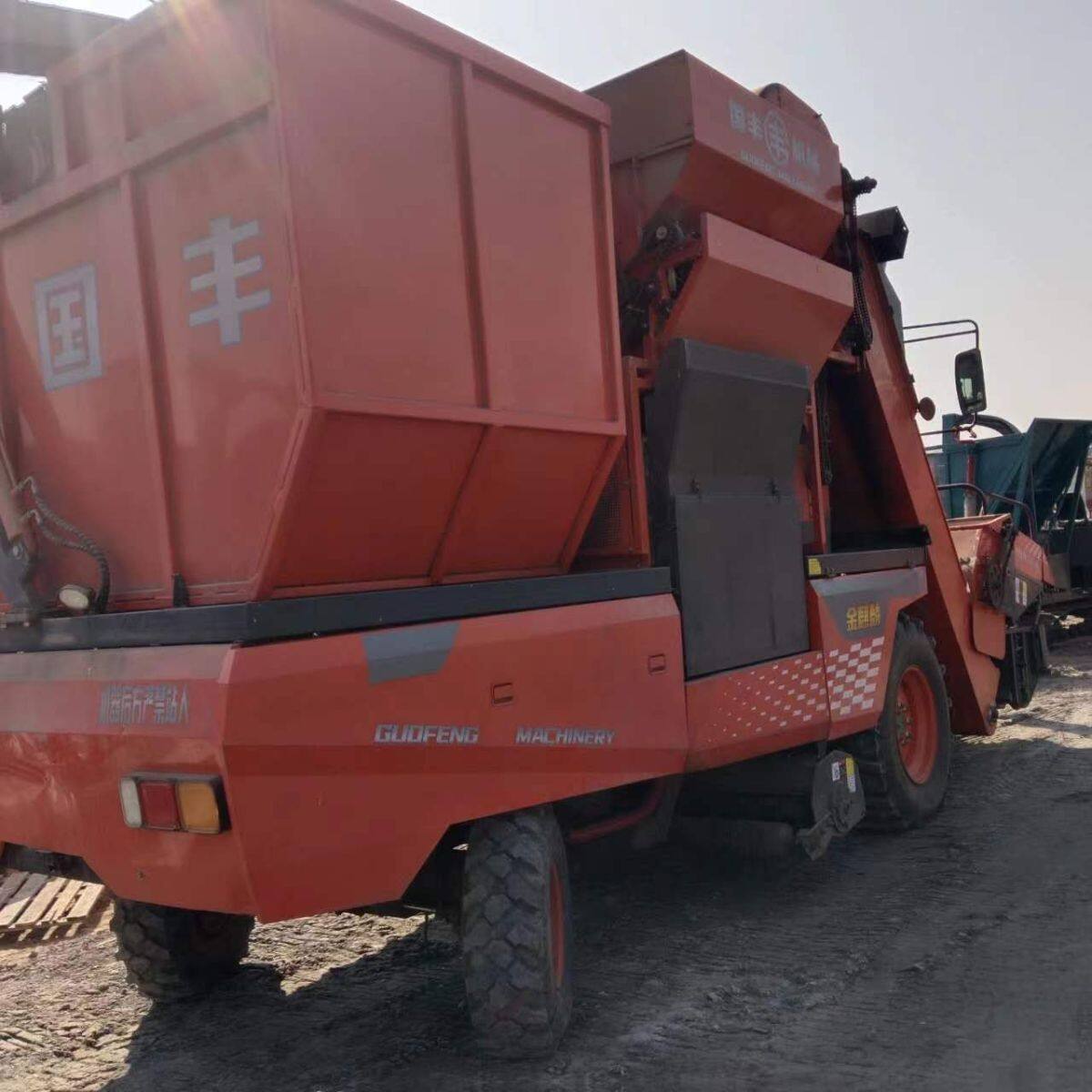 国丰金麒麟4YZQP-4型玉米茎穗兼收收割机