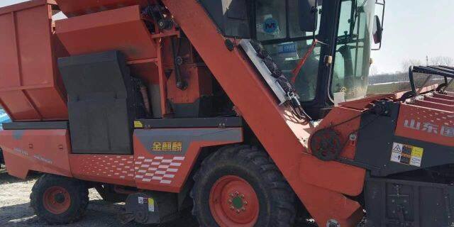 国丰金麒麟4YZQP-4型玉米茎穗兼收收割机