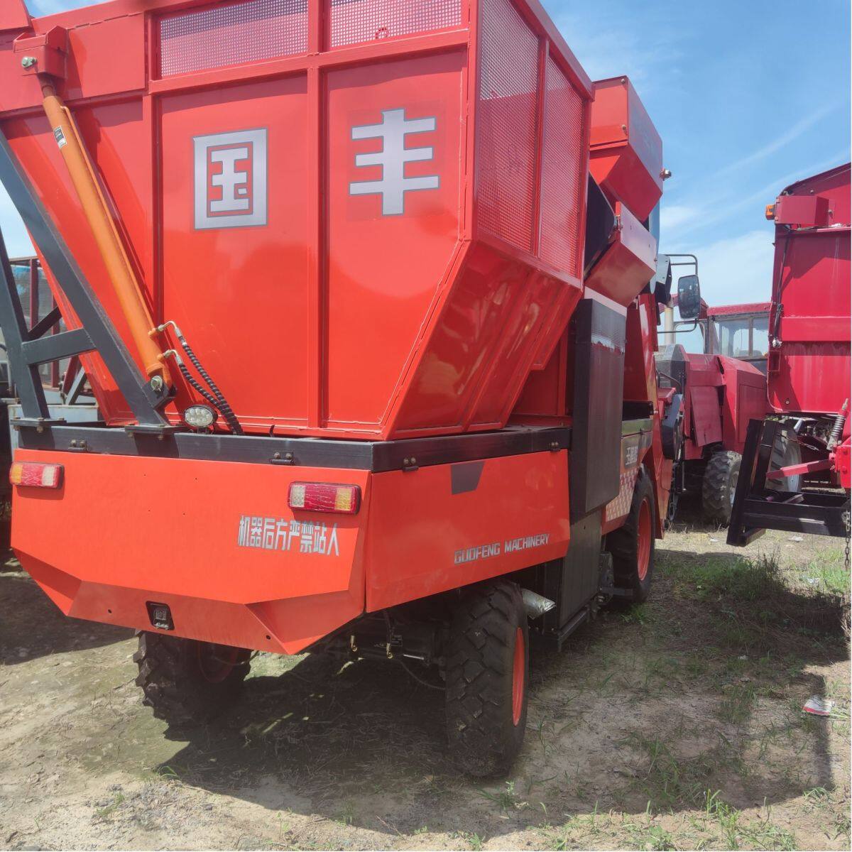 国丰金麒麟4YZPJ-3C型自走式玉米茎穗兼收收割机