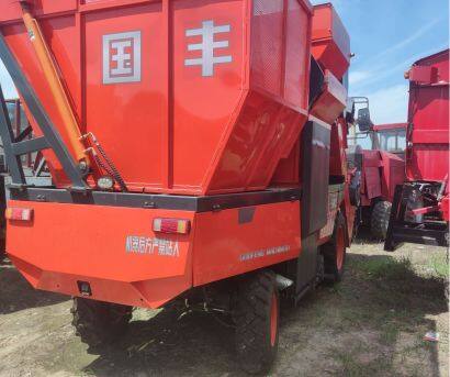 国丰金麒麟4YZPJ-3C型自走式玉米茎穗兼收收割机
