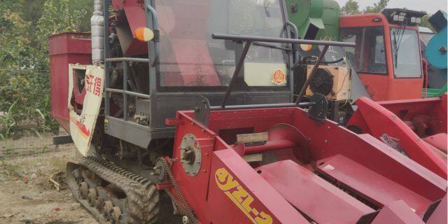 沃得4YZL-2A型履带自走式玉米收割机