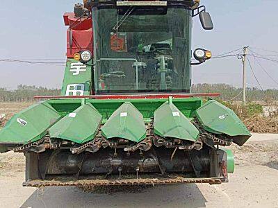 宇田4YZL-4型自走式玉米茎穗兼收收割机