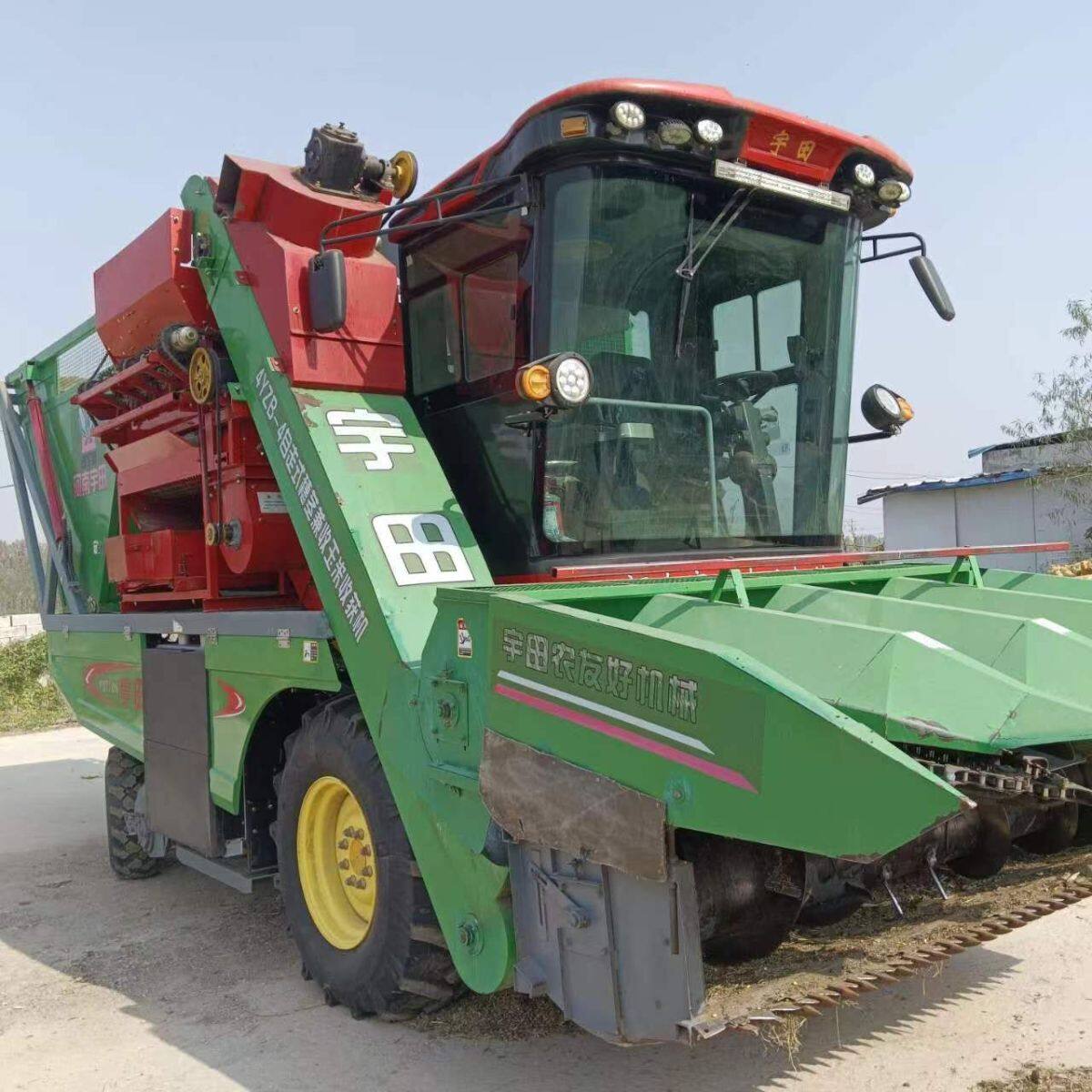 宇田4YZL-4型自走式玉米茎穗兼收收割机