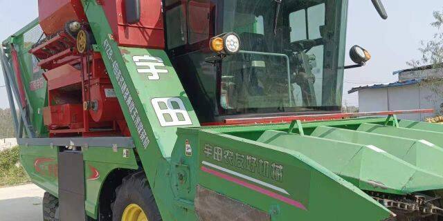 宇田4YZL-4型自走式玉米茎穗兼收收割机