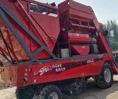 金大豐4YZPSJ-4C型自走式玉米莖穗兼收收割機
