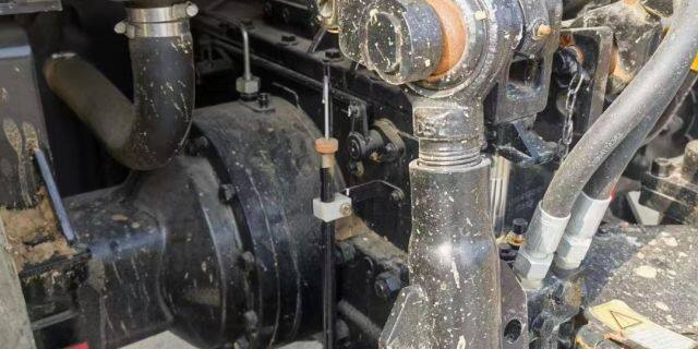 雷沃欧豹M1604-5X轮式拖拉机
