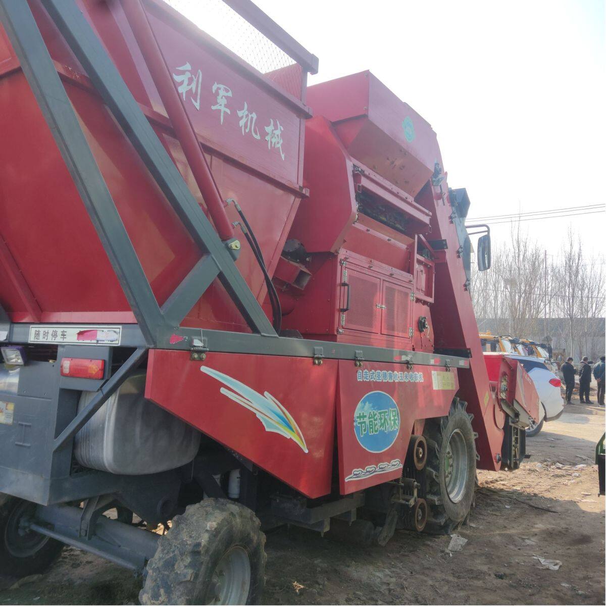 唐工利军4YZQ-4FC自走式玉米茎穗兼收收割机