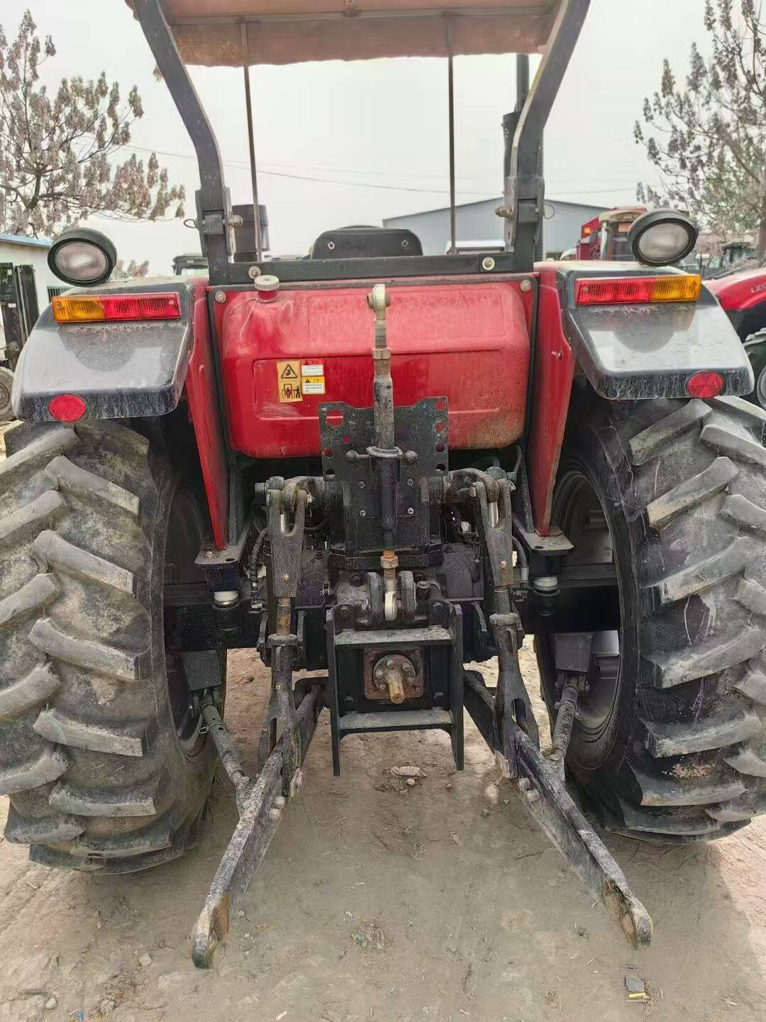 东方红LX1300轮式拖拉机