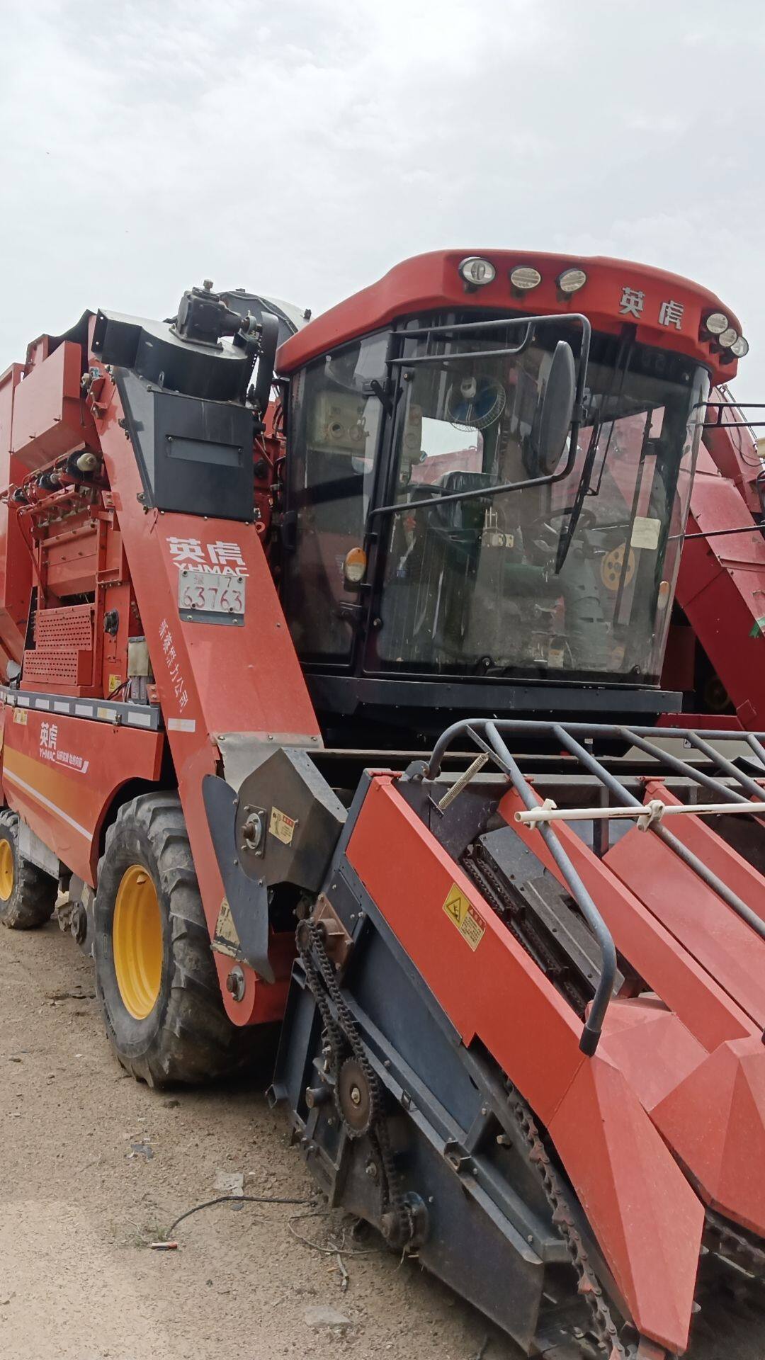 英虎4YZJ-4型自走式玉米茎穗兼收收割机