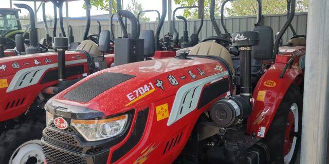 泰山E704-1型轮式拖拉机