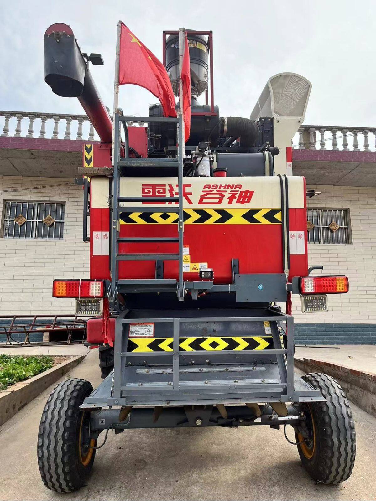 雷沃谷神GR80收割机