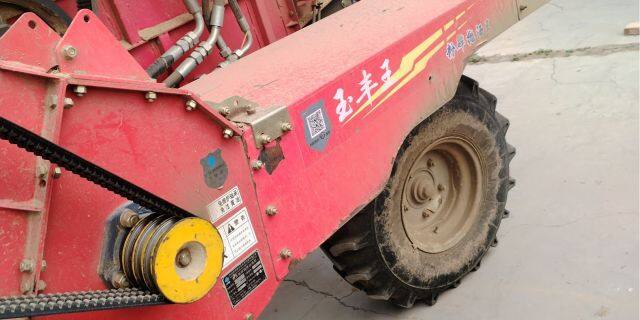 东方红4LZ-9B1自走轮式谷物联合收割机