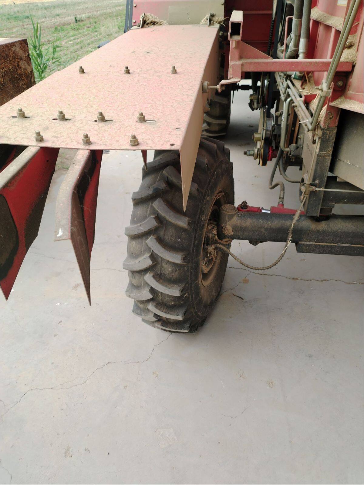 东方红4LZ-9B1自走轮式谷物联合收割机
